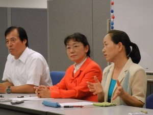 記者会見の模様