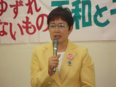 事務所開きで決意を述べる山中たい子市長予定候補