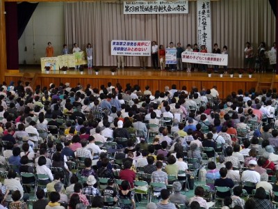 1200人余が参加した茨城県母親大会=6月23日、守谷市