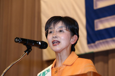 県議選への決意を述べる江尻かな氏=11月22日