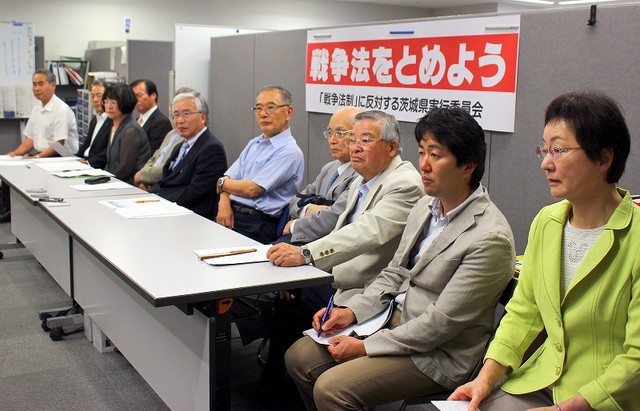 「戦争法案」の廃案をめざしてたたかう決意を語る団体や政党の代表ら=6月4日、県庁内の記者クラブ