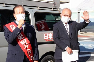訴える田谷たけお氏と小松豊正石岡市議