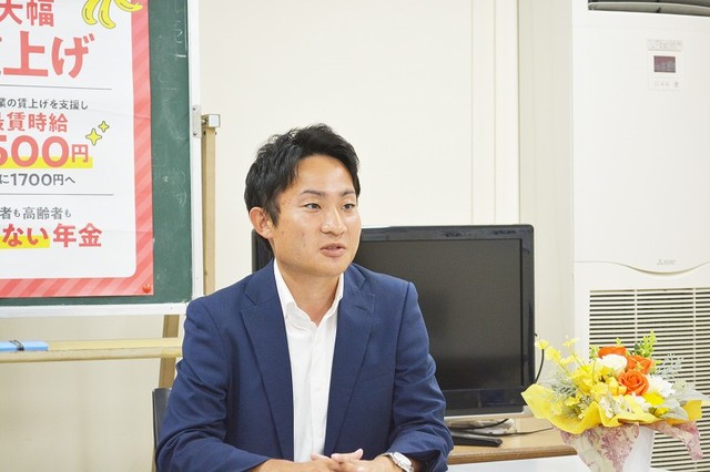 記者会見する茨城選挙区の高橋誠一郎氏