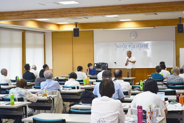 共産党県委員会が開催した夏季議員研修(1日目)