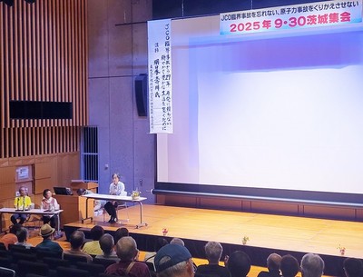 講演後、参加者からはたくさんの質問が寄せられ、丁寧に答える明日香氏