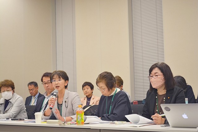 政府交渉で発言する江尻氏