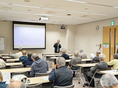宮武氏の講演を熱心に聞く参加者たち