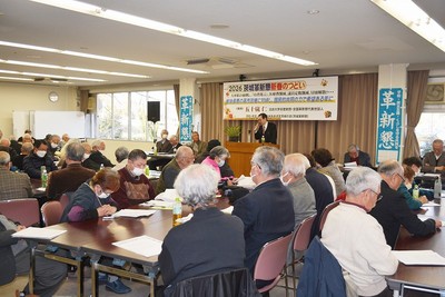 五十嵐氏の講演を熱心に聞く会場いっぱいの参加者