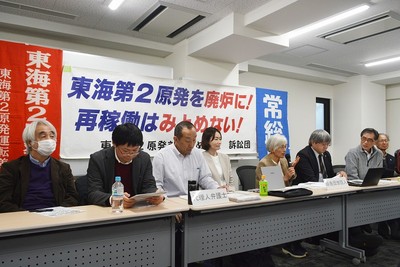 報告集会で質問に応える原告団と弁護団