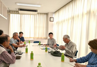 茨城県の県南農民組合と懇談する岩渕氏