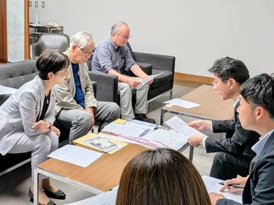 2026年原水爆禁止国民平和大行進茨城県実行委員会のメンバーらとともに県に要請・懇談する江尻加那県議