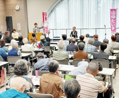 山中氏の訴えに、議席奪還の決意を固め合う参加者たち